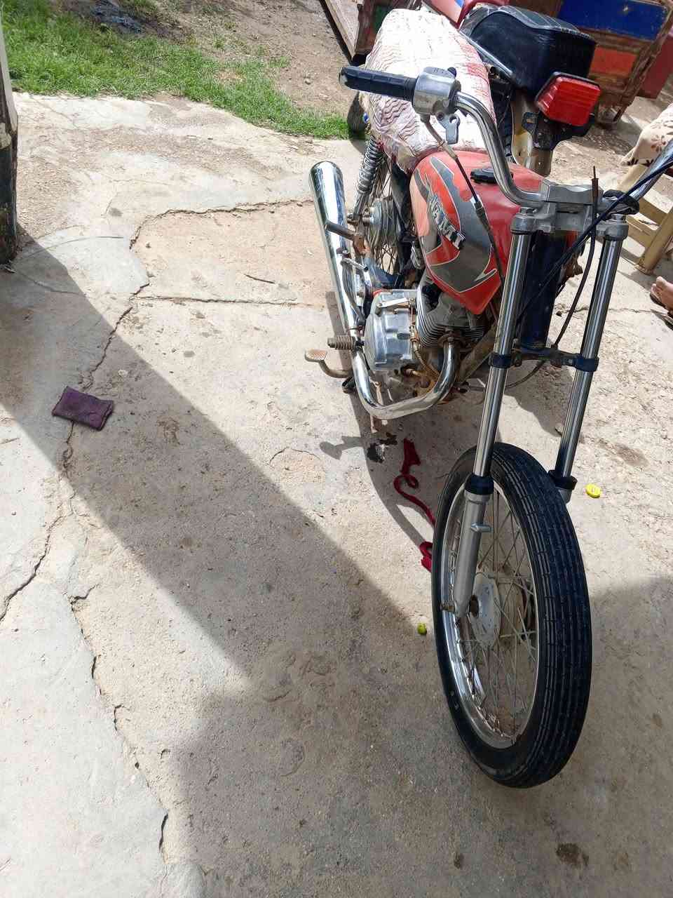 سلام عليكم عندي هاي دراجه للبيع 
سعر خاص للتواصل واتساب ***********
