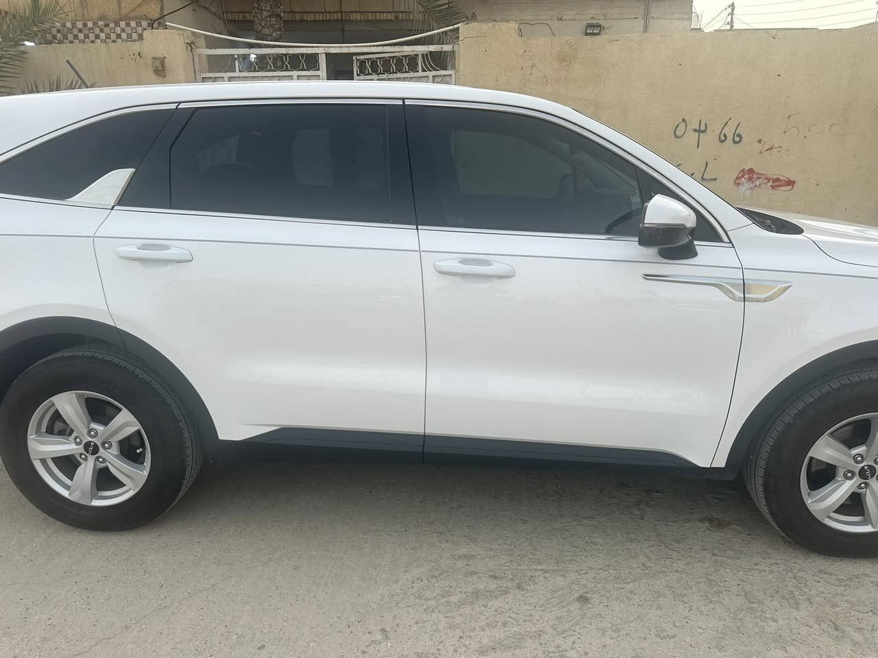 السلام وعليكم
🛑سورنتو 2023 وارد امريكي🛑
المكينه: 2500,  4 سلندر بدون توربو
المواصفات:💛
7 راكب
 2قطع تبريد 
تحديد مسار
قيادة ذاتية
كروز سرعة 
تثبيت سرعة المنحدرات
داخل اسود
رادار امامي 
لد امامي
لايت زنون 
تحكم ستيرين
شاشة كبيرة مع نظام Carplay
 كامره خلفيه دواره 
حساس امامي وخلفي 
اربع انظمة قيادة
اشاير بالمراية 
السيارة حرة بأسمي
🛑ماشيه: 20 الف  ميل 🛑
📍عنوان السياره📍 ذي قار /الناصرية
رقمي /📞 ***********
             السعر / (260$ وبيها مجال )))
سياره كامله ومابيها اي نقص'تقرير غرق
