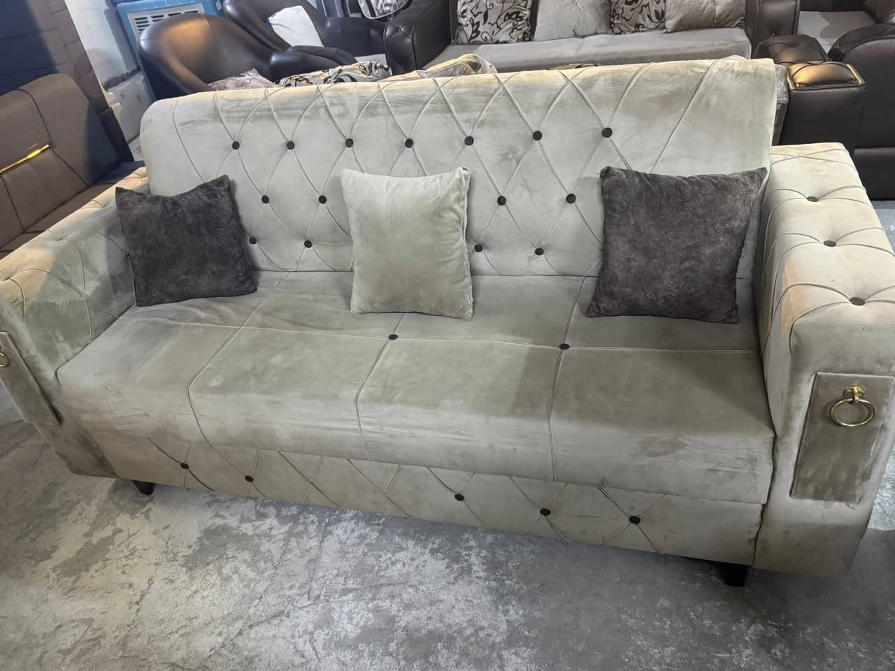 مجموعه اغراض منزليه للبيع بأسعار مناسبه                     للاستفسار ***********
يوجد توصيل داخل السليمانيه وخارج 
عنوانه   بكرجو شارع عوال مقابيل حديقه كوستجم او مدرسه شنيار للبنات ((معرض حذيفه))
