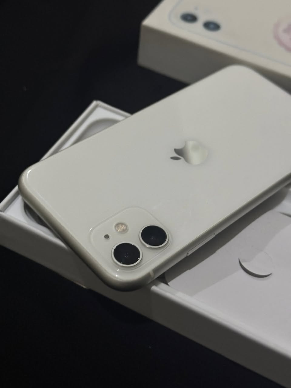 ايفون 11 كامرتين جهاز جديد مامفتوح  مكفول من كلشي زغل مابي وين مايعجبك افحص شريحتين نسخت CH بطارية 95 ذاكرة 128 كامل ملحقات سعر 300 رقمي ***********
