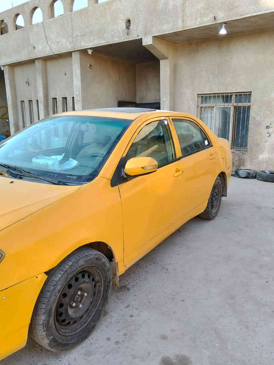 السلام عليكم ByD. موديل 13.  سياره نضيفه. كير محرك هونداي. محجوزه مال مصرف.  تبريد تدفئه شغال. العنوان بغداد. السعر. 23. وبيها مجال.  ***********
