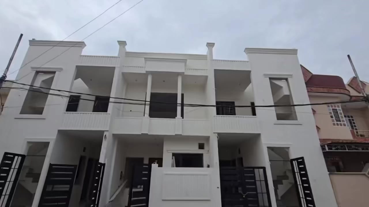 🏠ثلاث دور للبيع🏠 (كود980 )
________________________
التفاصيل:🖊🖊
♦️موقع مميز منطقة راقية
♦️صنف العقار سند طابو ملك صرف 
♦️ بناء حديث زيرو 
♦️طابقين ست غرف نوم 
_________________________
المساحة : 📐📐
♦️مساحة كل دار 100 متر 
♦️واجهة كل دار 5 متر 
_________________________
الموقع : 🚩🚩
♦️موصل حي المرور 
_________________________
للمزيد من الاستفسار الاتصال على الارقام التالية:
☎️ *********** ☎️***********☎️
