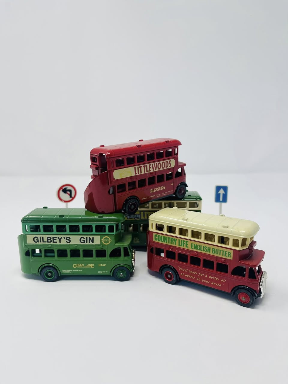 🚗🇬🇧 سيارات إنكليزية كلاسيكية أصلية
🔩✨ صناعة حديد • إنتاج قديم
💠👌 جودة عالية • تفاصيل راقية
🎯🧳 مناسبة لهواة الجمع والقطع النادرة
📈💎 اقتناء يضيف قيمة وأناقة لأي مجموعة


**إذا كنت صاحب هذا الإعلان وتريد حذفه لأي سبب، رجاءا أرسل رسالة إلى الدعم الفني**