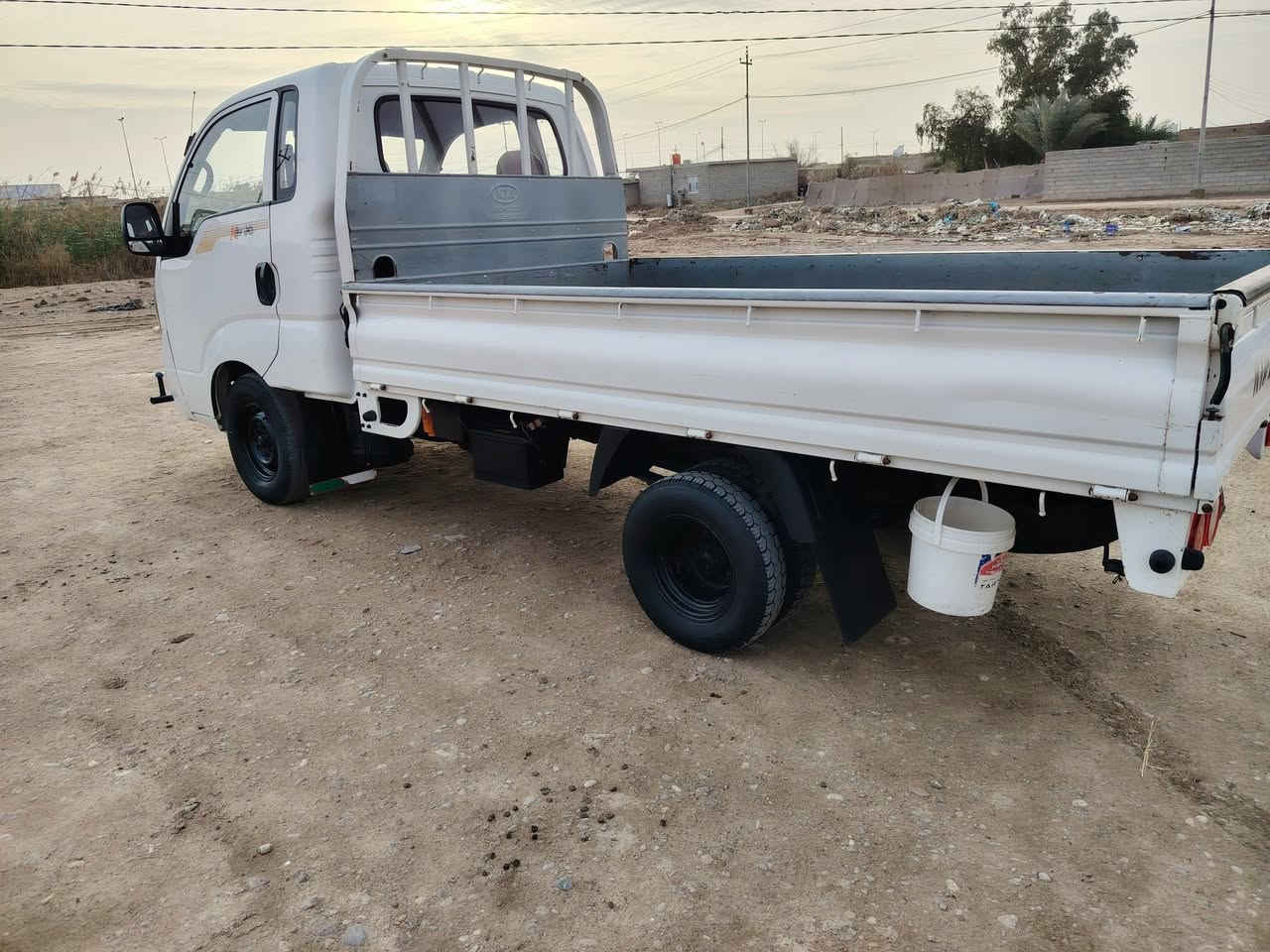 سلام عليكم
سياره كيا للبيع موديل 2015  رقم واسط سياره نضيفه خير من الله السعر 110 مكان السياره (الكوت شيخ سعد)  وبيه مجال بسيط 
***********
