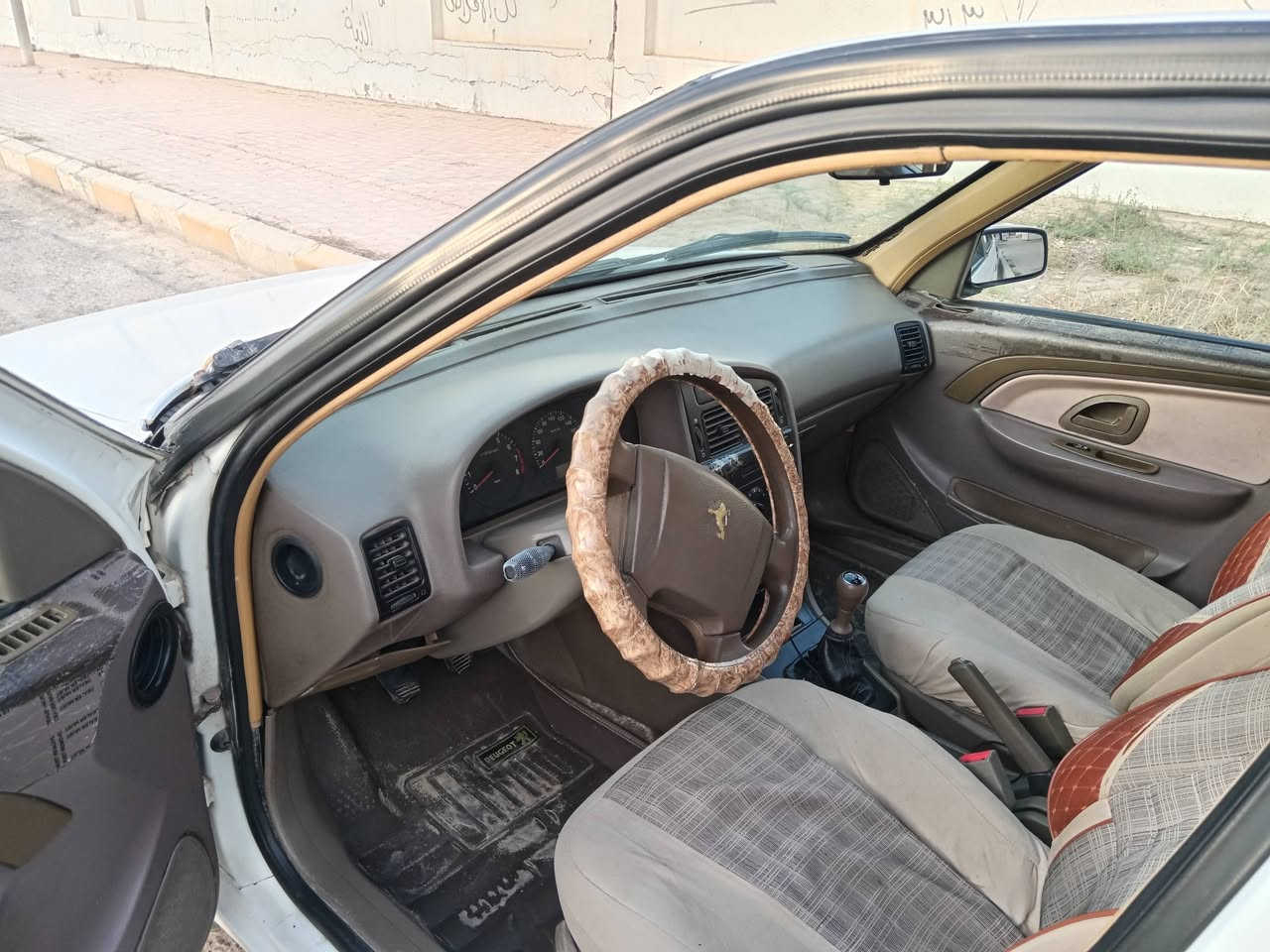 بيجو 405 موديل 14
بيها بنيد وجاملغ مبدل أثر ضربه 
محرك لا تبخير ولا تنقيص  و تبريد ثلج
كهربائيات كلها شغاله
السعر 35 وبيها مجال بسيط
الاتصال ***********
