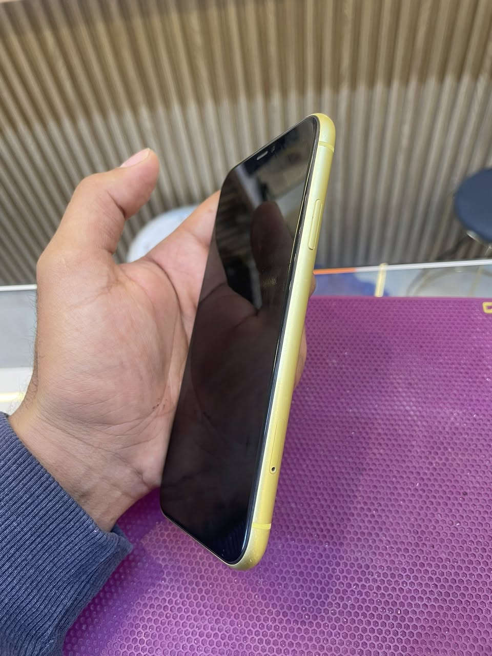 ايفون ١١ العادي لون اصفر
ذاكره ١٢٨ GB
بطاريه ٧١ بلاديه 
شرق اوسط 
جهاز وتر بروف مكفول 
***********
