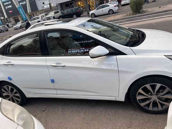 سلام عليكم اكسنت ٢٠١٥ سيارة جديد لك فول سيارة محرك ١٦٠٠ بلوجكتر اشاير مري تحكم جهتين سلايد ٥ ويلكب أربعة دسك تخم تاير جديد باتري جديد سيارة قطعة صبغ فقط باب خلفي رقم بغداد انكليزي اب  اسمنة سيارة ماشية ٨٨ السعر ١٠٨ وبيه مجال بسيط مكاني بغداد الجامعة اني مكلف بلنشر اتصل ع رقم ***********
