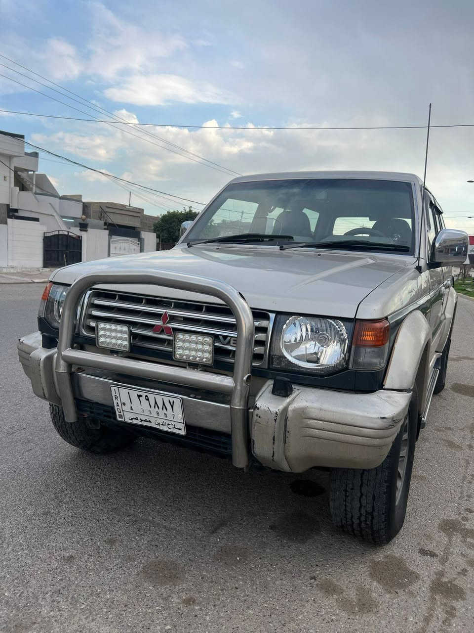 للبيع 
مسيبوشي باجيرو موديل 1991 الون ذهبي رقم صلاح الدين مشروع وطني بشرط التحويل والغرامات محرك كاز وبيها حصه كاز الكير عادي دفع رباعي 5ويل كروم بلادي سياره اي طخه ما بيها صدر امامي خلفي جديد باتري لوك كهربائيات كلها على وضع الشركه السياره ما بيه اي نقص عنوان السياره في كركوك السعر بيع سريع ومستعجل 48 ورقه وبيها مجال وشايف خير الي يأخذها 
***********
