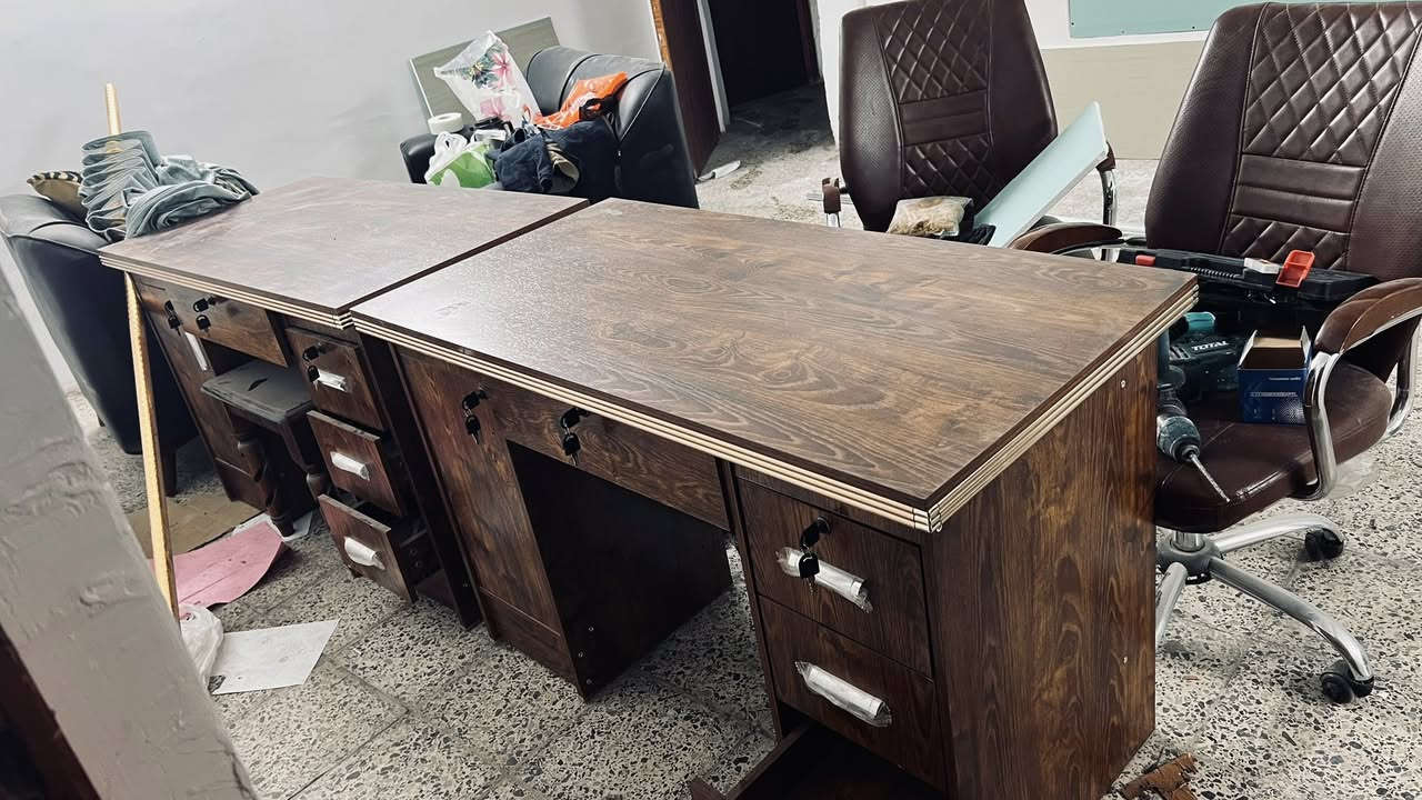 السلام عليكم غراض مكتب للبيع نضيفات كلش كلهن شلع رايدهن 750الف بيهن مجال بسيط للتواصل ***********
