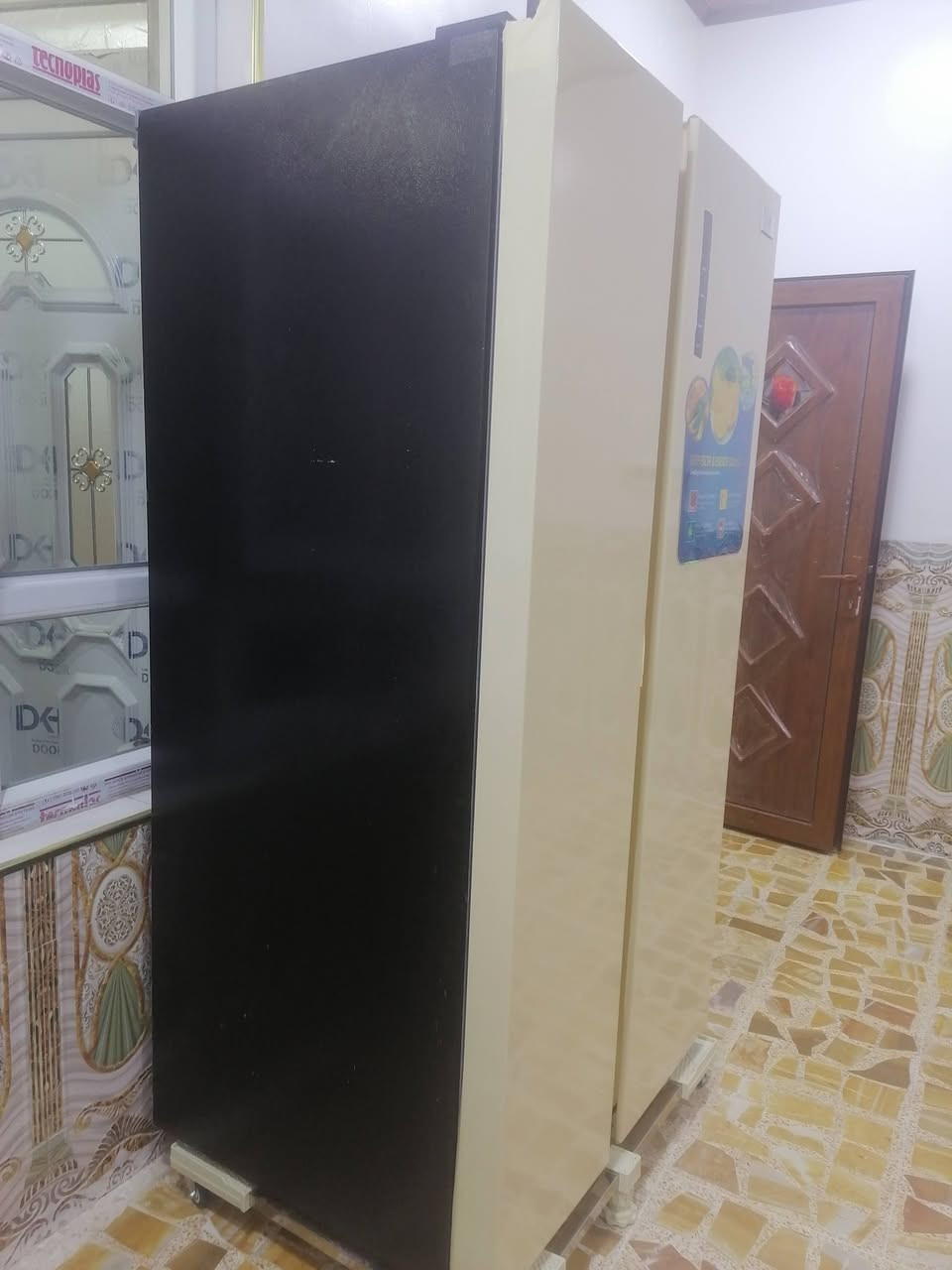 ثلاجه للبيع في حي سومر شرط شقال السعر 450الرقم***********
