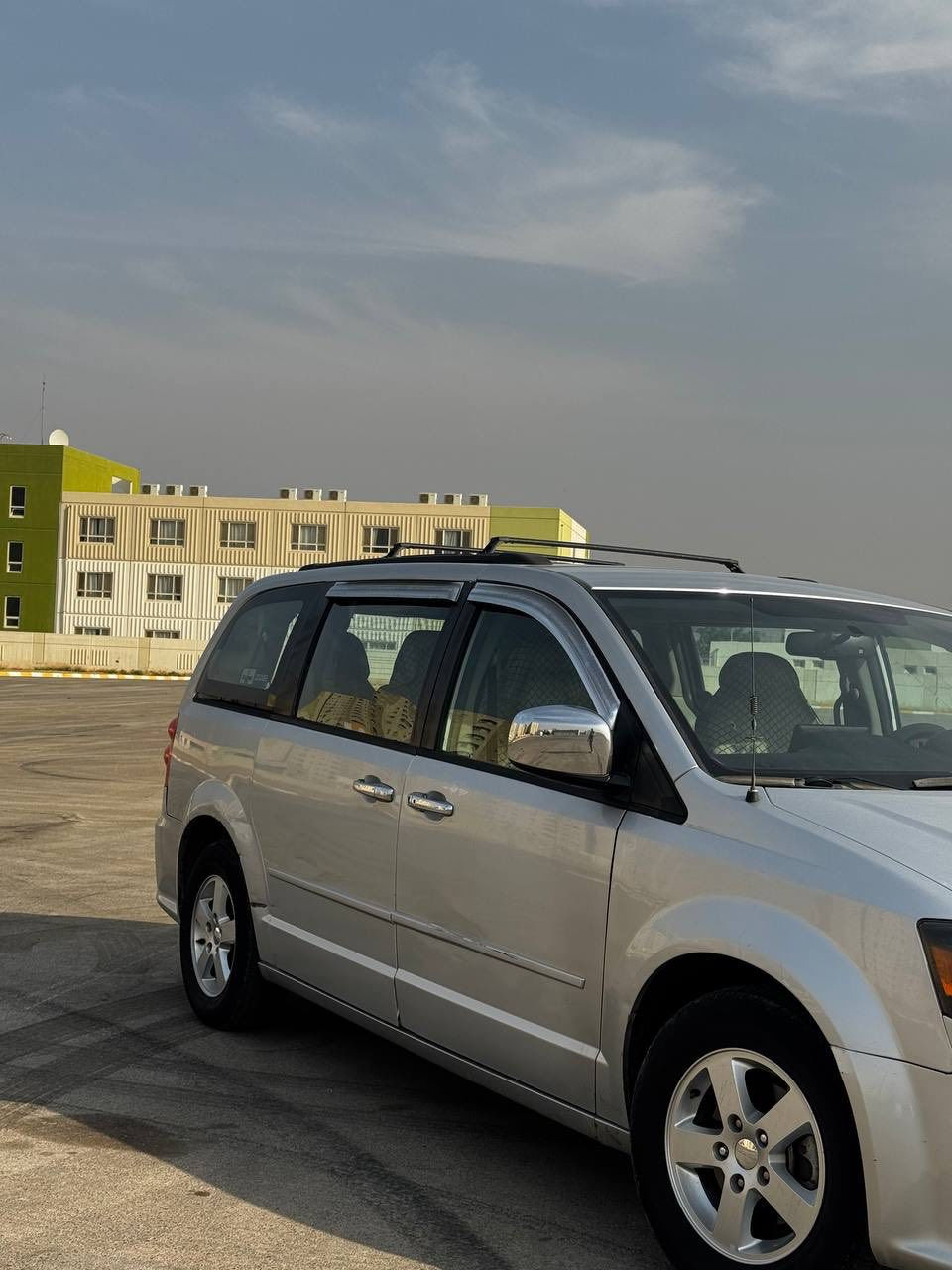 السلام عليك
دوج كرفان موديل 2012 للبيع @
السياره وارد كندي ماشية 100mil
ابواب كهرباء 
جنطة كهرباء 
6 قطع جام كهرباء 
3 قطع تبريد 
تحكمات ستيرن
والباقي معروف 
السعر 135 ورقة وبيه مجال ***********
