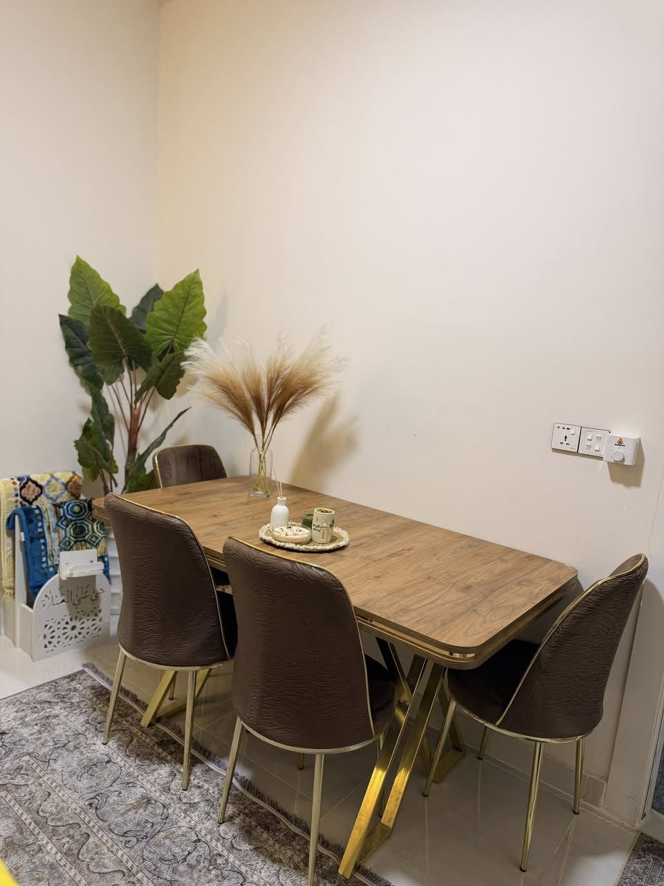 السلام عليكم غراضي كلها اشتريها من هوم سنتر الي بغداد كلها جديده وحديثه مابيهن اي ضرر 
مرايه بداخلها مخزن اكسسوارات 
ميز طعام نظيف وجديد ٦ كراسي الرجلين حديد والخشب الزان الاصلي مابي اي ضرر جديد هستوني ماخذته 
الشراي يدخل خاص مستعجلة ع بيعتهن


**إذا كنت صاحب هذا الإعلان وتريد حذفه لأي سبب، رجاءا أرسل رسالة إلى الدعم الفني**