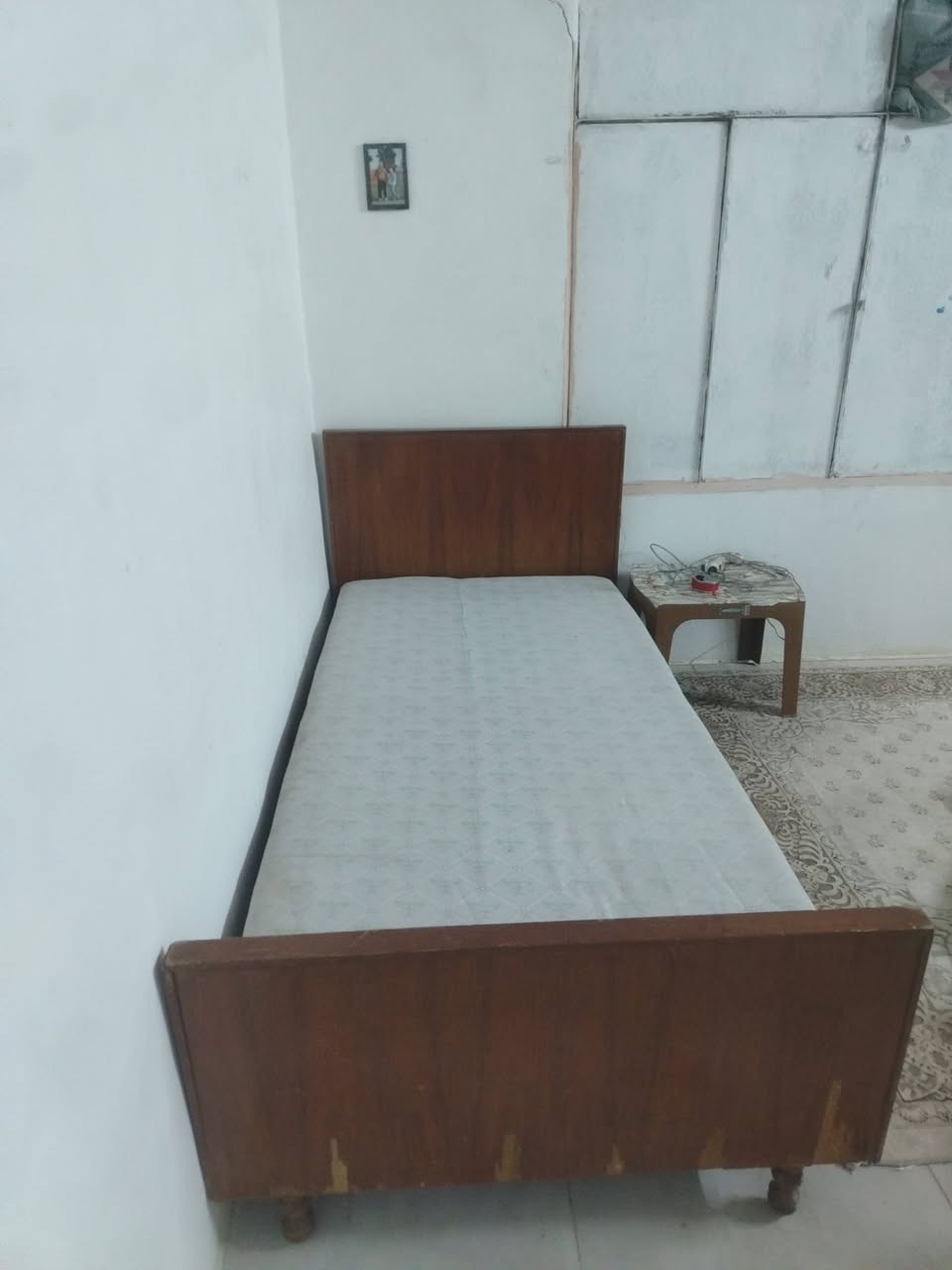 تخت للبيع سعر 75 بمجال خبروا على الرقم شرط نظيف ***********
