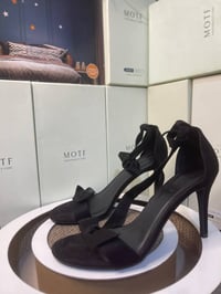 أحذية كعب • مجموعه • اسعار مناسبة