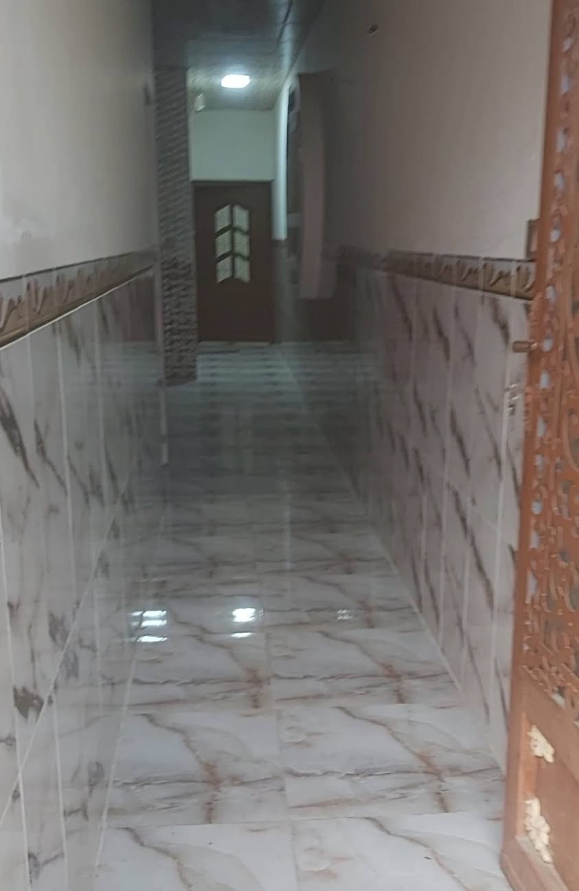 دار للايجار المساحه(١٠٠)متر
طابقين درج خارجي منعزل يوجر كل طابق على حدى 
سعر الايجار الطابق الارضي(٢٥٠)
الطابق الثاني(٢٠٠)
الدار صفر 
موقع الدار حزيران مقابل الحصو والرمل
خلف التجاري خلف مول قدوري 
للاستفسار الاتصال على الرقم 
***********
***********
