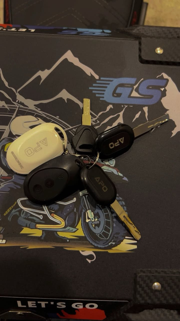 السلام عليكم دراجه شحن نوع APO
بطاريه ليثيوم (72 V) (30A) 
ملف 2000 واط
ماشيه 6500 km 
السعر مليون و 100 وبيها مجال 
مكاني بغداد رقمي للاستفسار ***********
