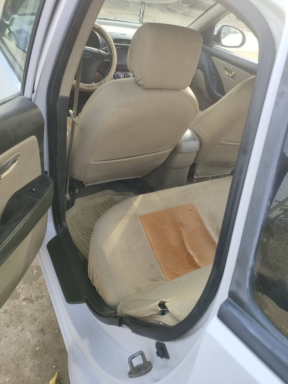 النترا 11خليجي بيها اربع قطع صبغ
رش بدون معجون گير مكينة مكفول وضع الشركة حدادية جديدة بدون نقص 
سنوية لل28  بيع او مراوس حسب القناعة 
السعر 88 وبيها مجال
العنوان بابل شارع 80 مقابل القبة الذهبية
الرقم ***********
