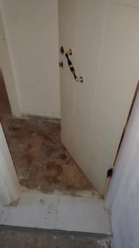 المشهد شارع السباعي • طابق أول زاوية • ٣ غرف