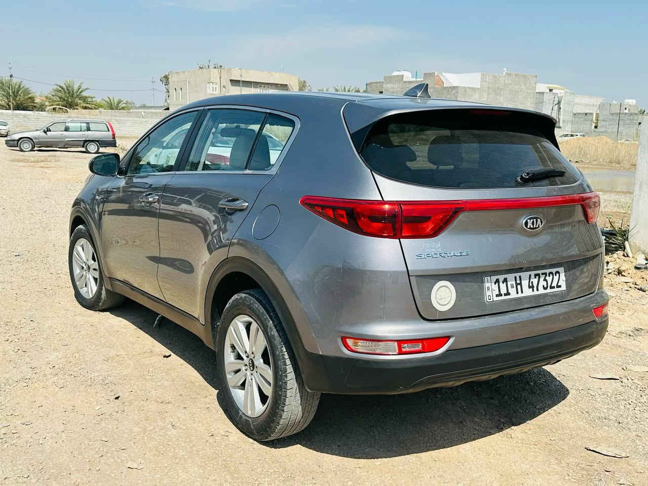 كيا سبورتج موديل ٢٠١٧ وارد امريكي
ماشية 97 الف ميل قابل للزيادة مواصفات تحكمات ستيرن جهتين كروس سرعة مسجل شاشة مع كاميرة بلادية تبريد قطعتين ويل كب عدد ٤ تبريد خلفي محرك ٢٠٠٠ 
جي دي اي انظمة قيادة عادي سبورت اي بي اس اربعة دسك مانع انزلاق مثبت سرعة كروز  صدر باتري تايرات جدد شادهن سيارة جاهزة من الاخير 
رقم بغداد باسمي مشروع وطني السيارة دينار ماتصرف عليه جديدة  مكان السيارة ديالى بعقوبه للاتصال*********** السعر 170 وقابل للتفاوض حك الجيه
