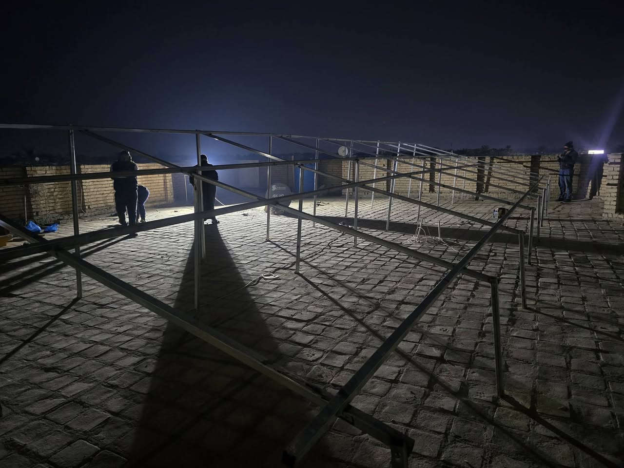 على بركة الله 
تم تنصيب منظومة 50 امبير نهارا & 50 امبير ليلا
الى الاخ حسن تايه
<<<<<< مكونات المنظومة >>>>>>
- الواح " لونجي " 610W وجهين 16 بازبار عدد ٢٥ لوح
- بطاريات نوع "" ايتل "" بقدرة 14.3KW عدد 4 
- انفيرتر نوع " كرينيد " بقدرة 12KW عدد 2
- هيكل حديد مغلون مقاوم للصدا 
- اسلاك وقواطع وجوزات حماية بجوده عاليه تركي المنشا
سارع واحجز منظومتك 
***********
***********
