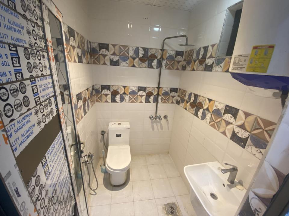 شقه بالدوره حي دجله شارع مجمع لارين قرب جمعيه دجله تحتوي على غرفتين وصاله ومطبخ وخدمات طابق اول الشقه نضيفه السعر 450 ودلاليه الاستفسار خاص أو ***********
