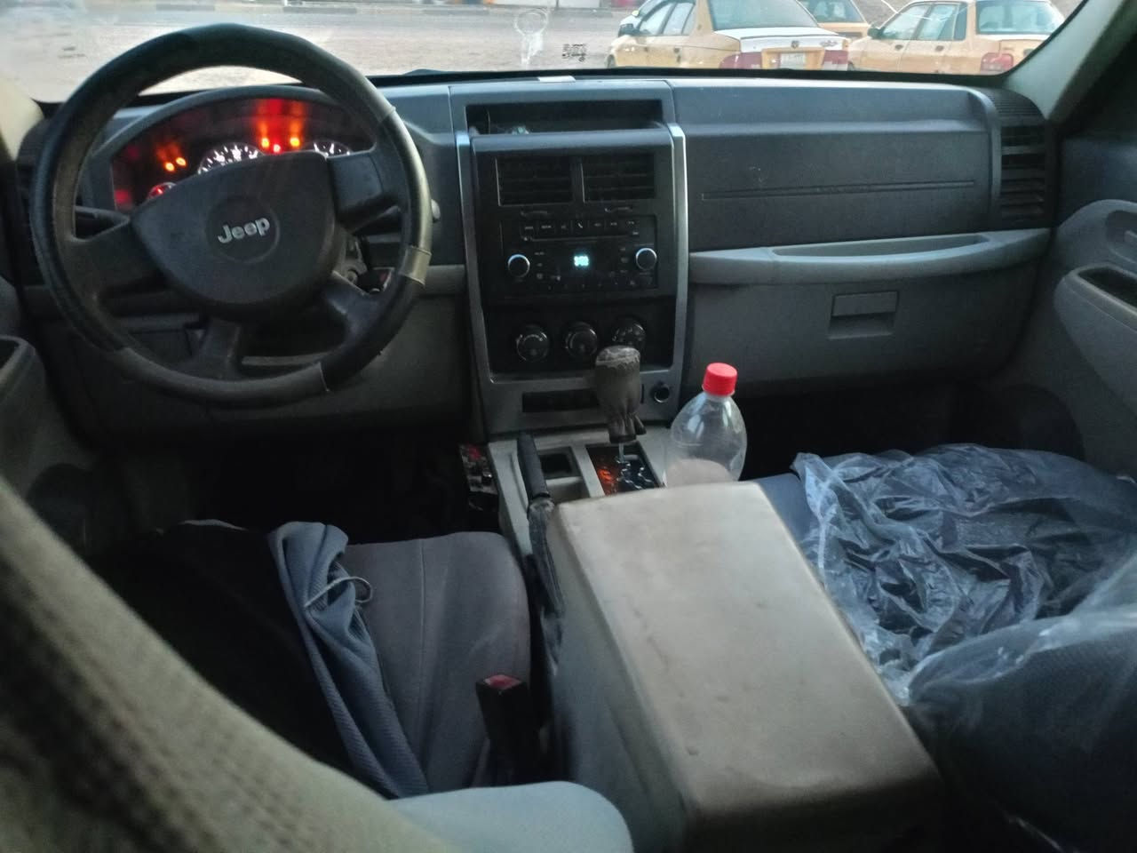 سلام عليكم جيب لبرتي للبيع موديل 2008رقم بغداد سنويا مجدده ل 27 السعر 85 ورقة وبيها مجال سيارة جاهزة من أي نقص كير ومحرك جدد العنوان واسط العزيزية الاتصال ع رقم الهاتف ***********
