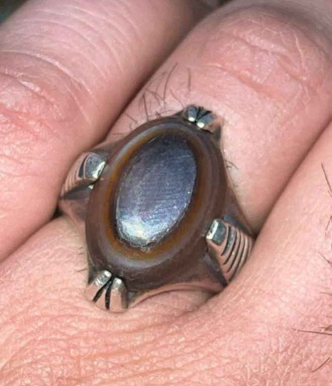 يماني جزع بقري قديم صياغه يدويه ثقيله استفسار خاص
*********** السعر ١٠٠ الف
