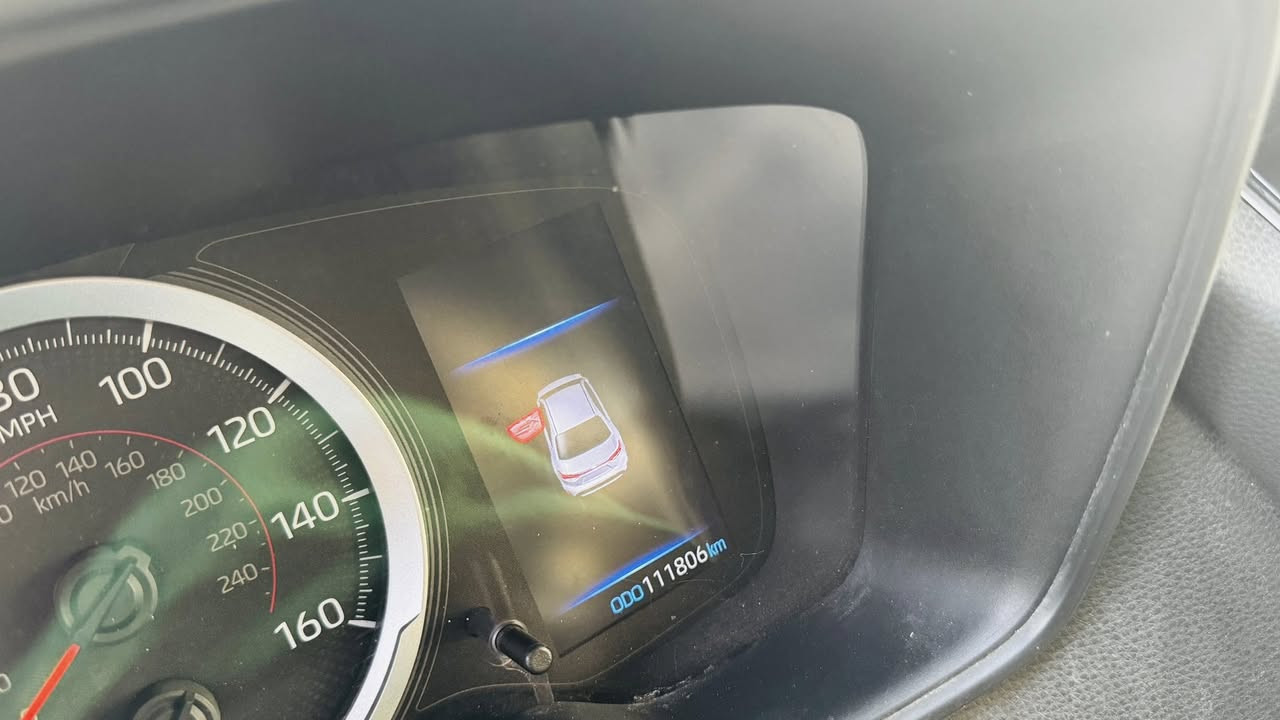 السلام عليكم للبيع كورلا موديل 2021 مواصفات se  بجم كبس اي ضربه بالبجم ماكو ماشيه ١١١ الف كيلو متر وليس ميل  السياره كلها على وضع الشركه وحادث خفيف اي تبديل مابيها كير محرك كل شي بشرط وصور الحادث موجوده السياره ب اسمي مداور ثاني يوم وصور الحادث موجوده السعر ١٥٥ وبي مجال  وملاحظه السياره بيها تعديل جدا بسيط بحافت البنيد صاير بيها طخه بالشحن و موضح بالصوره  والي يحب يتصل اني خادم ***********5
