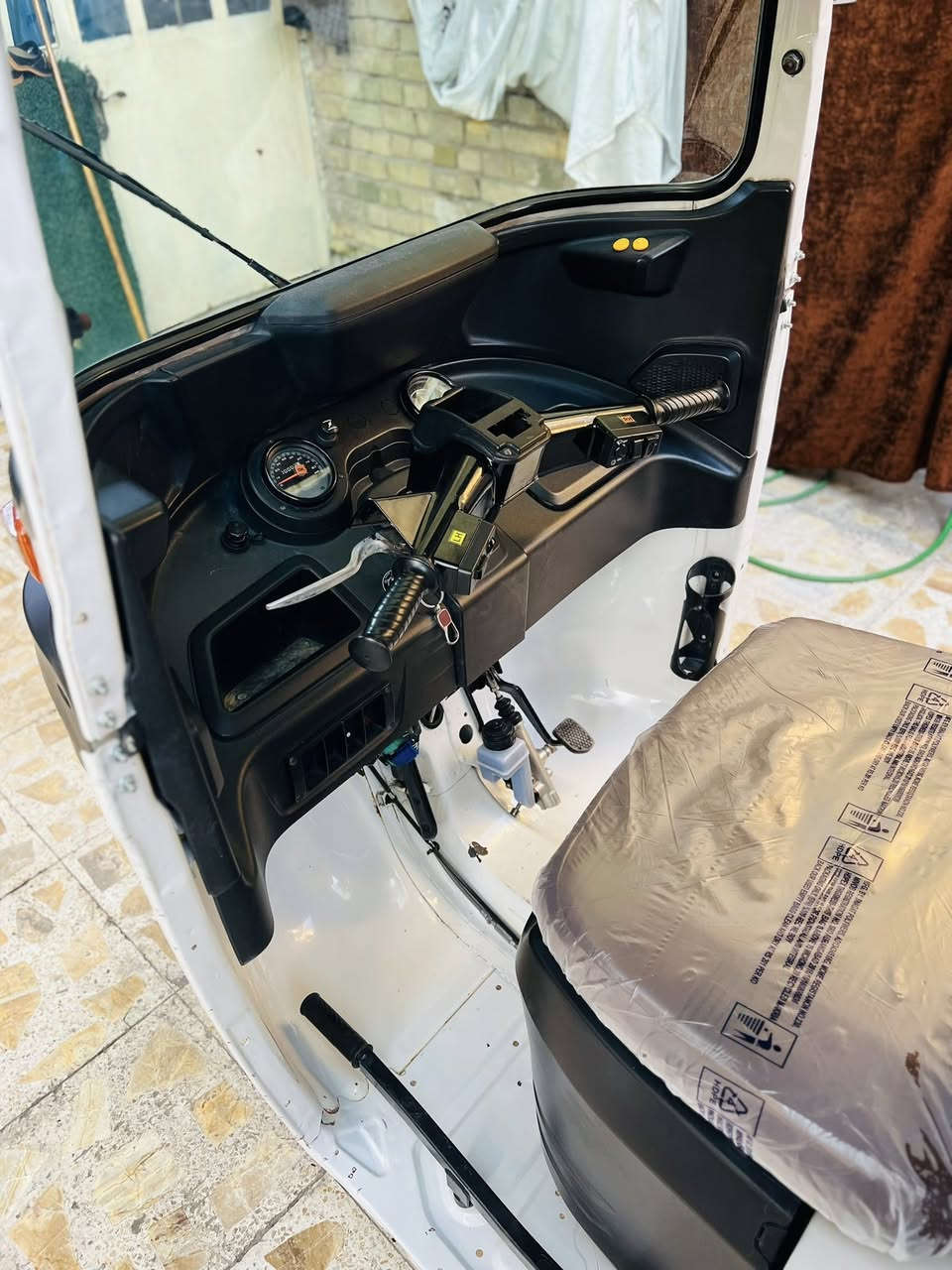 البيع تكتك موديل 21 / 11على وضع شركه كله كامله مابيه اي نقص محرك كشر مكفول فقط طخه بصيطه يم بك لايت كهربائيات كله شغال هندر شغال بسمي فحص هزه داخله جديد مكاني بغداد حي اور فقط شراي يتصل ***********
