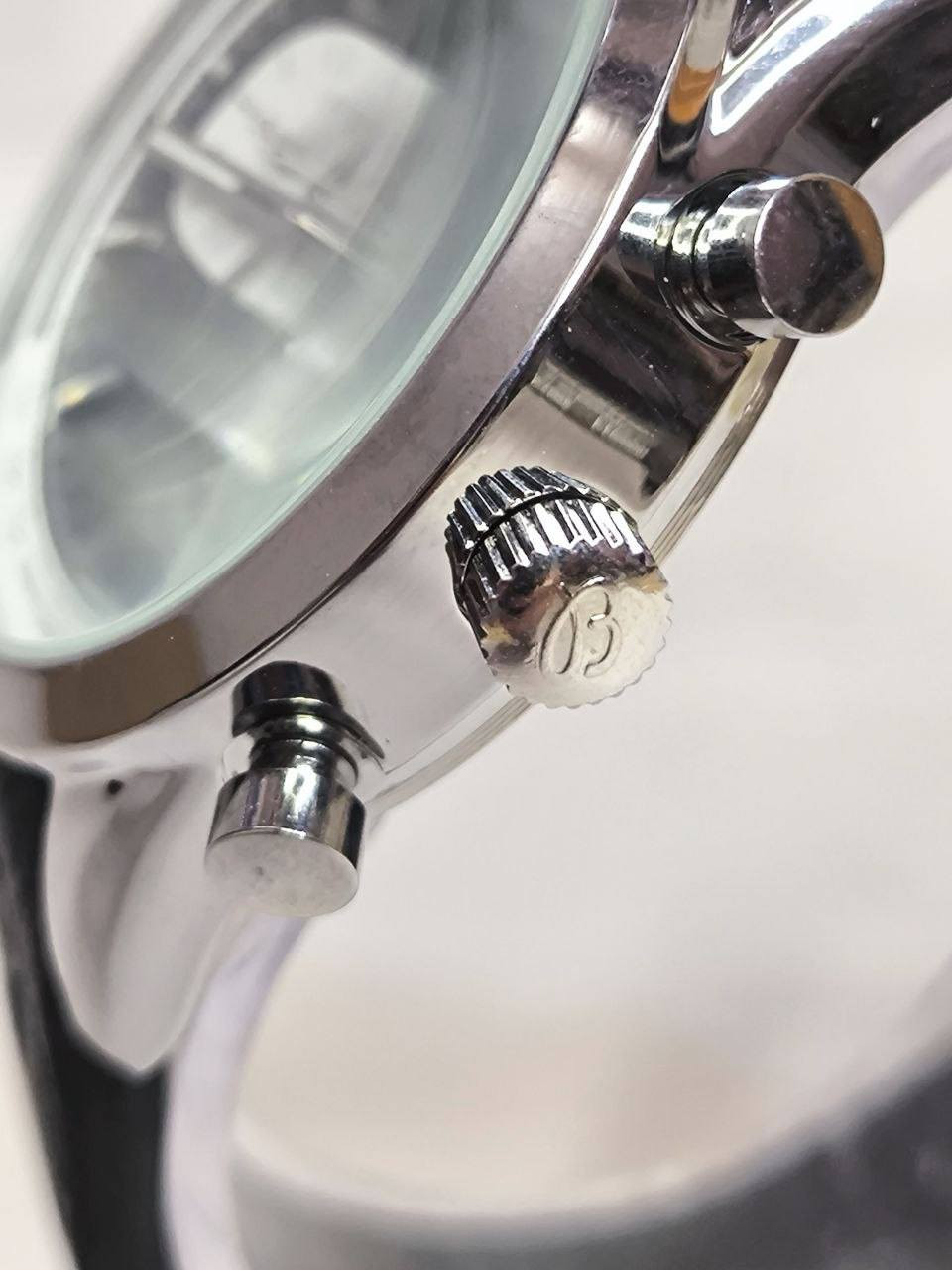 ساعة من ماركة برتلنغ Breitling

تحفة فنية 
تصممة تعكس روح الهندسة والسباقات والميكانيك 
مكينة دينالي ناعمة نظام ستوبوج(جميع السناتر شغاله) 
جميع السناتر شغالة
ميناء مميزة مع فول لامينوس ارقام واميال 
زجاج معدني ضد الخدش 
 سير جلد  
الساعة مختمة بالكامل 

ملاحظة ؛- متوفر قطعة واحدة فقط 
السعر : 35الف ع اول تم
 للحجز والاستفسار يرجى مراسلة الصفحه


**إذا كنت صاحب هذا الإعلان وتريد حذفه لأي سبب، رجاءا أرسل رسالة إلى الدعم الفني**