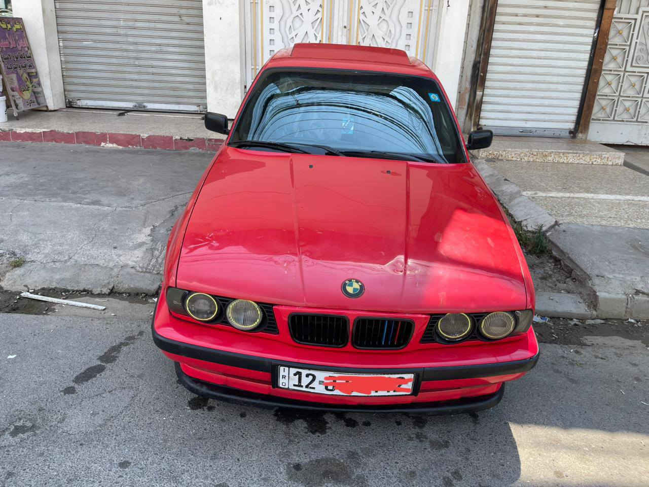 السلام عليكم 
BMW520 
اصل 
محركه 528 صقر دبل فاينوس
كير توماتيك 
تبريد تدفئه
بلا صبغ بيها تلقيطات مكانين
كهربائية كلها شغاله
رقم نينوى الهزه البارحه سويته
شرط تحويل 
كابون بانزين ماستر بيها
السياره متعوب عليها كلش ونضيفه مو ملزكه
مسجل وطخم سماعات جديد ومضخم صوت 
قف مركزي +من تقفلها الجامات والسلايت ينسدون
***********
بي وتس 
سعرها اتصل ع رقم
