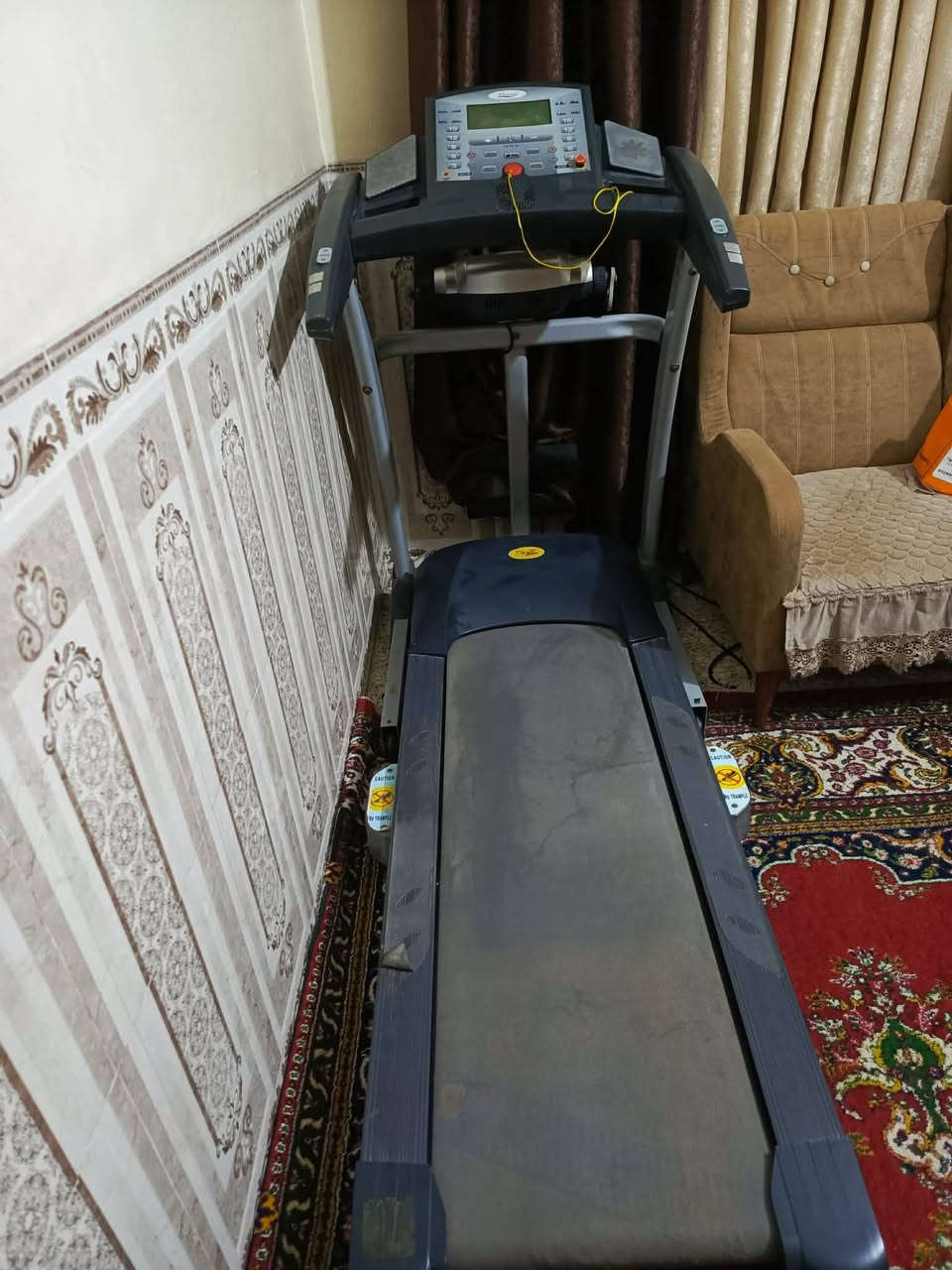 السلام عليكم جهاز جري ماركه اصليه السعر ٣٠٠ مستعجل علبيع المكان الاعظميه اكو توصيل بكروه للاستفسار ***********
