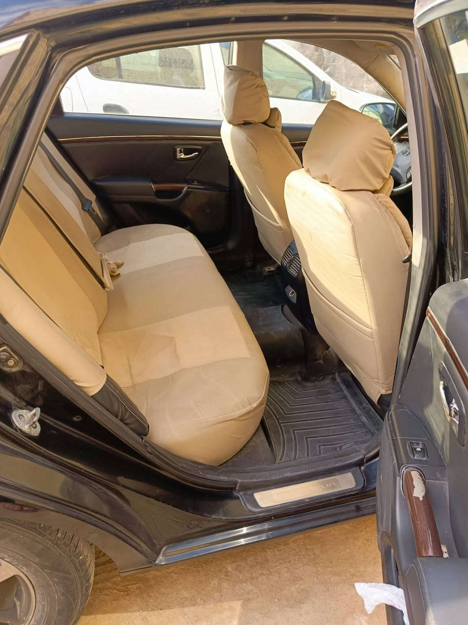 للبيع هيونداي ازيرا 2009 وارد كوري مكينه 2700 v6
فول مواصفات عده الفتحه بيه صبغ قطعتين بنيد و الجاملغ شواصي مكفوله بيه طخه خفيفه بل جاملغ عكس السايق كهربائيات السياره شغاله السياره معروضه 89 ورقه وعليه غرامه 900 دولار بل نجف توكع من السعر يعني 80 وبيه مجال رقم اربيل مكان السياره النجف شارع المطار للاستفسار ***********
