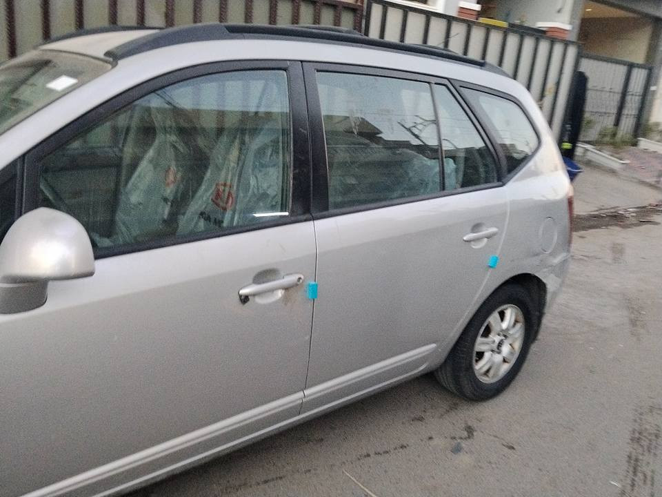 كيا كارينز محرك وكير جديد تبريد ثلج قطعتين داخل صاج سياره مصبوغه حزام جماليه بدون قماره وبيها ملاحضات بسيطه بلكشر موضحه صدر امامي تخم تاير باتري 7 راكب محرك 2000 دوش مكانها بغداد كرخ سعرها 85 وبيها مجال بسيط *********** بغداد, العراق
