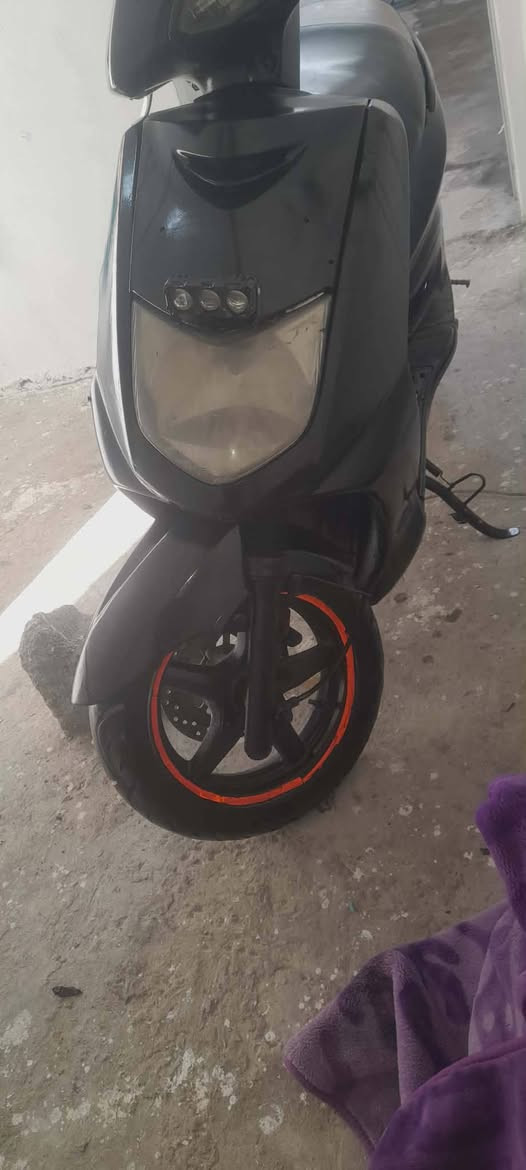 السلام عليكم دراجه سكنس للبيع السعر350وبيه مجال الهاتف ***********
