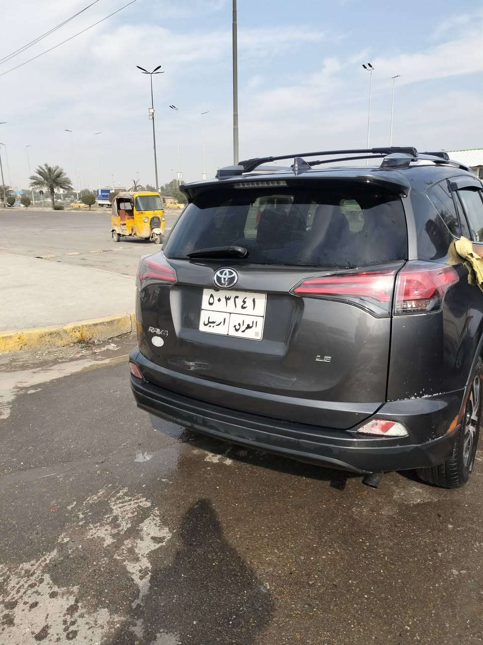 وارد كندي
بارد قطعتين مكان صغير  جاملغ 
هزه جديد
تايرات جديد 
صيانة كامله 
ماشيه 90753 ميل
***********
بغداد 
السعر 168
