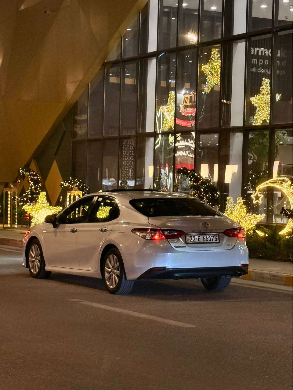 السلام عليكم 
كامري خليجي وكاله جيهان 
موديل 2020 مكفوله من الصبغ 
ماشيه٨٦ الف 
سلايد 
بصمه 
شاشه جبيره 
كشنات كهرباء 
حساسات امامي خلفي 
برده خلفيه كهرباء 
مري كهرباء وشفط 
علامات كامري ضوئيه بلاديه 
السياره مكفوله من الصبغ بيها بارد اصبعين بالصندوك
وبيها بارد باب الايمن 
رقم اربيل تحويل مباشر 
السعر 215 وبيها مجال 
مكانها بغداد اليرموك 
*********** بغداد, العراق
