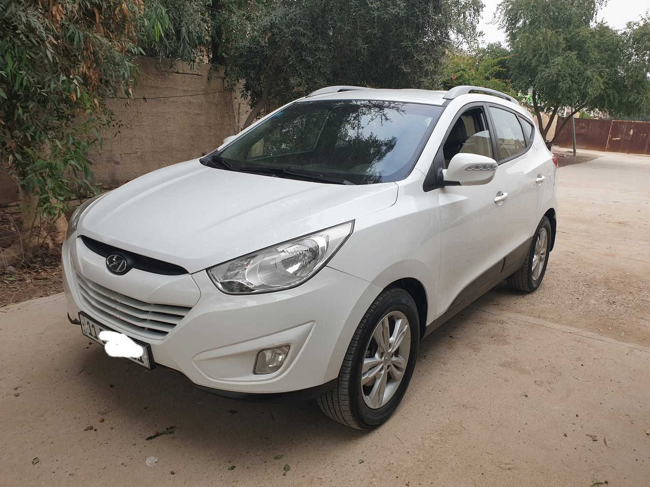 السلام عليكم  ...
توسان 2013 خليجي بأسمي رقم بغداد دولي 

مكفوله من الصبغ والتبديل بيها بارد قليل ممبين 

سياره جديده جدآ ماشيه 93.600 كم

الكشنات مدوشمه جلد درجه اولئ والارضيه جلد 

 السياره علئ وضع الشركة ... كلشي بيها بلادي

السعر 155$ مكان السياره بغداد ابو غريب حي الرساله

للاستفسار *********** متوفر واتساب
