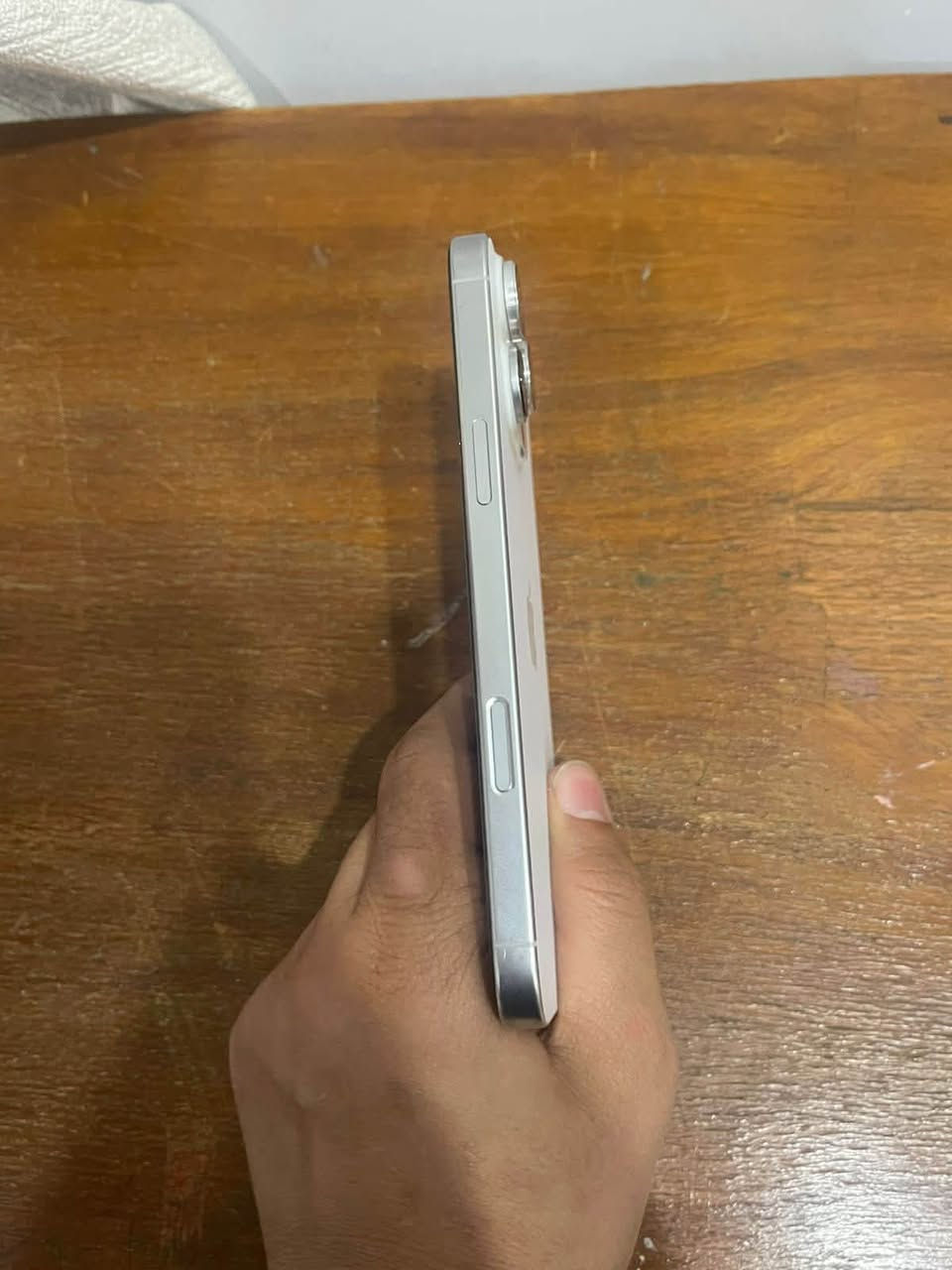 السلام عليكم للبيع Apple iPhone 16 Pro Max نسخة الشرق الأوسط نسخه عربيه
لون الجهاز ابيض الجهاز نظيف جدًا شخط واحد مابيه استعمال شخصي

ما داخل صيانة ولا مفتوح

مساحه الهاتف256
البطارية 86%

كلشي شغال 100% بدون أي مشكلة

الكاميرات والبصمة والسماعات ممتازة

الجهاز مرتب جدًا

معه كارتونه الهاتف

السعر:مليون 400

وبي مجال 

مكاني بغداد الامين الثانيه للاتصال***********واتساب موجود

او مراسله الصفحه
