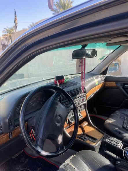 سلام عليكم بي أم ٧٣٥ موديل ٩٤ رقم بغداد الماني بسمي سعر ٤٠ أو بيه مجال قليل مكان سياره حله ورديه خارج ***********
