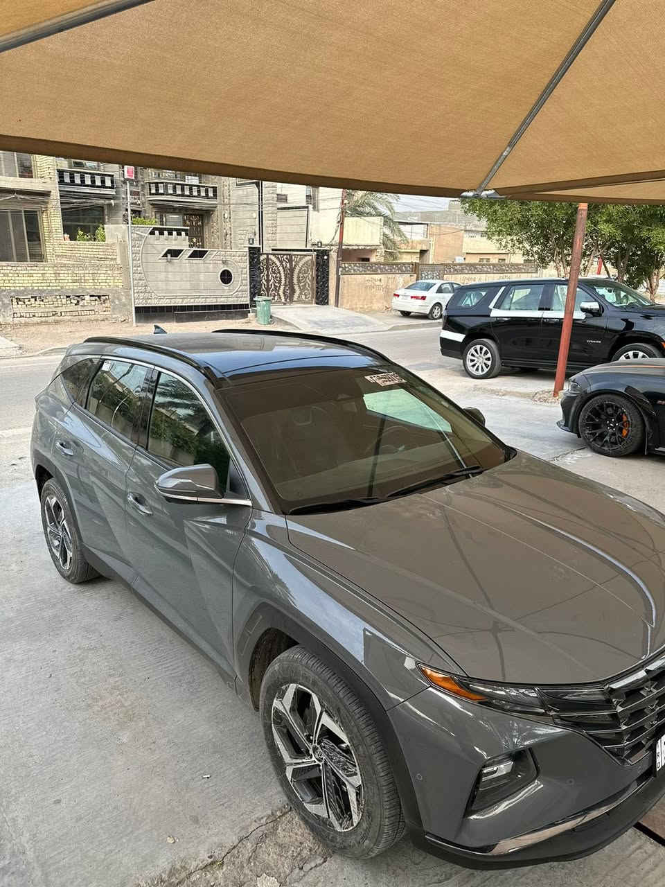 توكسان 1/1 

فول مواصفات2024
لون سمنتي 
رادار امامي 
رادار جانبي 
جنطة كهرباء 
بانوراما 
مري كهرباء وكامرة 
كامرة 360
كير لمس 
تشغيل و وتحريك بصمة 
شاشة كبيرة 
كشنات تدفئة تبريد امامي وخلفي 
حادث چاملغ خلفي 
سعر 225 $
مكلف بلنشر
هذا رقم صاحب السيارة
***********
