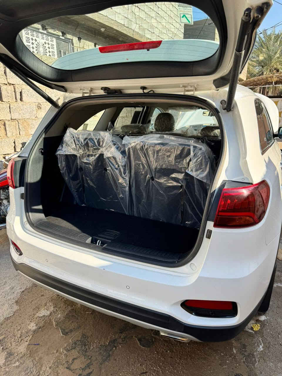 كيا سورنتو خليجي
موديل ال٢٠ 
لون ابيض 
٦ سلندر ٧ راكب 
دبل شباك 
فوووووول مواصفات بدون فتحة 
بصمتين: تشغيل وتقفيل 
بردات خلفية اصلية 
الباب الخلفي كهرباء 
كشنات مخمل 
كشنات ٢ كهرباء 
شاشة كبيرة اندرويد 
جي : بي: اس : خرائط طرق 
كامرة خلفية اصلية 
حساس امامي وخلفي 
مري شفط مع القفل 
تحكم استيرن فول 
حاكية : ابلوتوث: اوكس 
كيجات السرعة زئبقية 
شاشة الدشبول الكترونية 
نظام ايكو درايف 
نظام سبورت ورياضي وعادي 
تبريد ابيانو لمس 
تبريد ٣ قطع ثلج 
مانع انزلاق وانحدار 
اضواء ترحيب بليدات 
علامة سورنتو بلدوسة 
لد امامي وخلفي 
لايت زنون اصلي 
اشاير بلمري 
يدات نيكل اصلي 
ويل اكروم ١٩
تخم تاير جديد  
ماشية 56 الف اصلي 
لايت ٥ عدسات 
كير ومكينة وصدر وحدادية وتبريد كفالة عامة
كفالة بدون قطرة صبغ وبدون ضربة وتبديل بيه بارد بالباب سايق خفيف
سيارة جديدة ومال بيت مابية 
اي نقص 
الرقم الدولي الجديد/ هزة جديدة/ سنوية جديدة 
البصمة الثانية ممستخدمة// 
السعر $

***********
