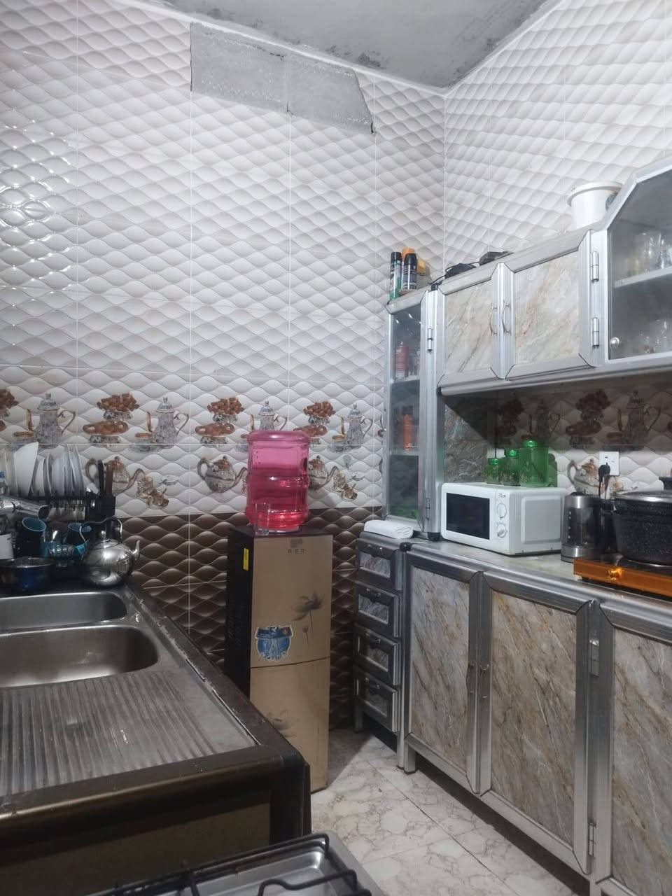 مشتمل للبيع منطقة الخاچية شارع 30 طابق واحد مكان مميز للستفسار ***********

