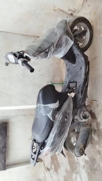 دراجه 60 نظيفه خير من الله مكينتها هندر شغاله ما بيها اي شيء سعرها 120...