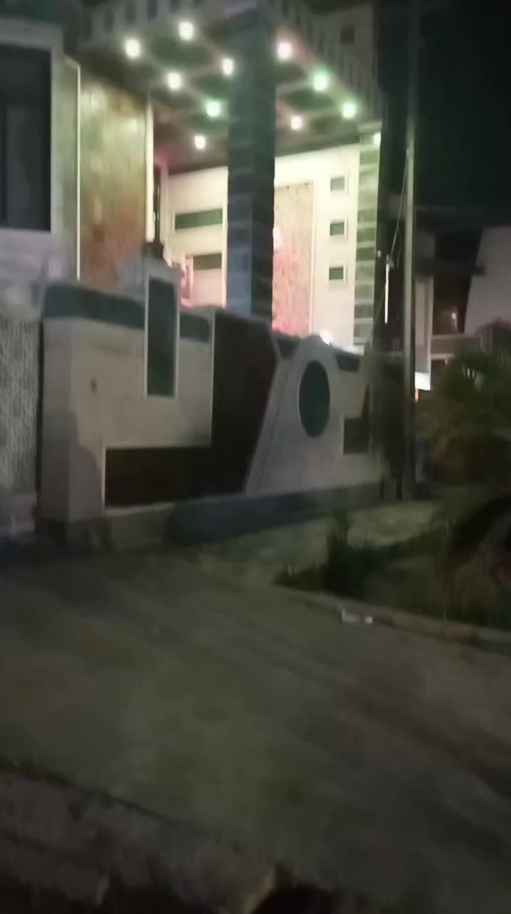 دار طابو زراعي ملك صرف 
المساحة 240م ركن
على شارع 20م
يحتوي على 5غرف نوم 
صالة ومطبخ وكلدور 
صحيات عدد 2
كراج وحديقة
علما أن الدار يحتوي على 
سبالت عدد 4
سستم كاميرات 
وستاءر
ومطبخ درجة اولى مع ملحقاته
بناء ممتاز واجهة وجدران وأرضية مرمر
للاستفسار الاتصال 
***********
***********
