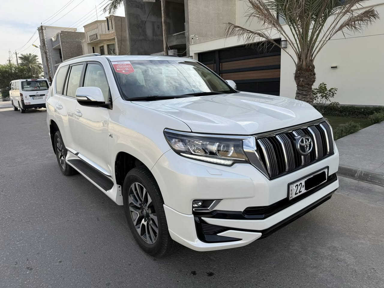 السلام عليكم
تويوتا  برادو    ٢٠٢٣    ماشيه     ٤   الاف كيلو متر  فقط  فئة     VX    
فول  مواصفات  ضمان شركة  تويوتا 
وبعدهي بالضمان  وبيه تبديلات دهن  وصيانه مجانيه   
رقم اربيل  
مكفوله من  الصبغ والبارد والتكحيل والزلغ مكفوله من كلشي 

السعر   ٥٣٥   ورقه

المكان  بغداد - الحارثيه   - شارع  الكندي 
***********

المواصفات
-----------
محرك  ٦  سلندر
سلايد   ( فتحة سقف)
كشنات  اماميه  كهرباء  عدد ٢
كشنات اماميه  تبريد
كشنات جلد
شاشه لمس  مع نظام كار بلي +  شاشه بالدشبول
تشغيل عن بعد
فول ايرباكات  بالتكم والكشنات والدشبول
تبريد  ٣  قطع   + تبريد لمس
كامرة اصليه دواره
لايت زنون  +  LED
بكلايت  LED
بروجكتر
فور ويل
مانع انزلاق
مري شفط
اشارة ترحيب بالدوسات
شاحن لاسلكي
ثلاجه
زراك لايت
دبل تانكي
فول  تحكمات ستيرن + كروس سرعه
حساسات خلفيه
ويل كب حجم ١٩
بصمه عدد ٢
كتلوكات الشركه  والارضيات جدد بعدهن بالجيس
ولعده ولسبير   غير مستخدم
 
وبعد بيه مواصفات هواي 
مواصفات البرادو المعروفه
