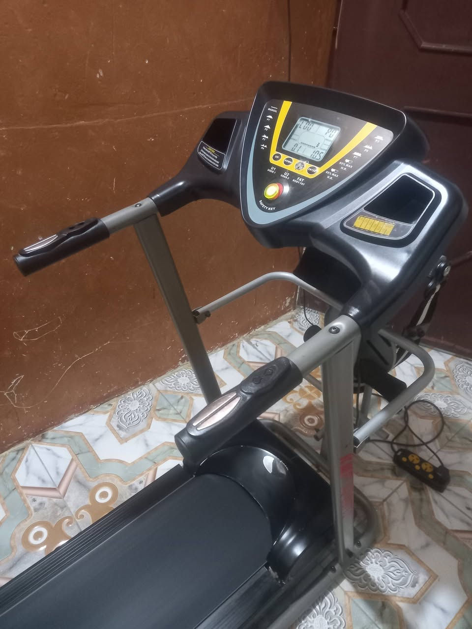 جهاز جري اوربي بي جهاز خواصر ومذوب الدهون شرط الفحص سعره 180الف عنواني البصره زبير


**إذا كنت صاحب هذا الإعلان وتريد حذفه لأي سبب، رجاءا أرسل رسالة إلى الدعم الفني**