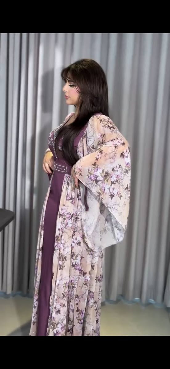 كولكشن العيد✨🔥
فستان تحفه بتفاصيلة💕

فستان دابل مع شيفون 
شكل مختلف وفخم 🫰🏻

كولتي عالي كرستال حقيقي
قياس 38 40 42 44 46 48 
متوفر 3 الوان 💕


**إذا كنت صاحب هذا الإعلان وتريد حذفه لأي سبب، رجاءا أرسل رسالة إلى الدعم الفني**