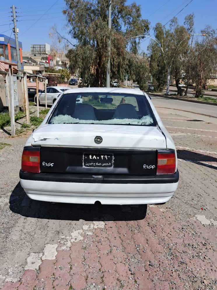 ئۆپڵ ڤیکترا مۆدیل 1991 مەکینە 20 گیڕ و مەکینە بەشەرت مەکینەی ئەوروپی بۆ بەستراوە ئیفرۆ کەپس سەنەوی وەکالەیە ویلی ئینفنیتی لە ژێرە ویلو تایەی خاوێنە سەیارەیەکی بەکێشە تەقەو ڕەقەی نیە زۆر توندو تۆڵە لایت زینۆن نرخی 16 وەرەقە و معامەلە شوێن کۆیە *********** كويسينجاك, أربيل
