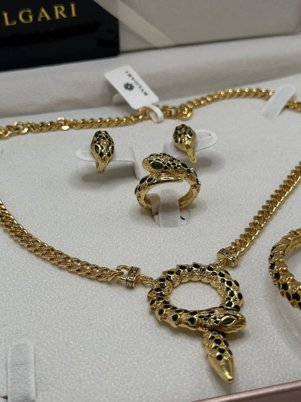 سيت ماركة bvlgari امزون مختم 18k طلاء ذهب
يوجد توصيل كافة محافظات العراق


**إذا كنت صاحب هذا الإعلان وتريد حذفه لأي سبب، رجاءا أرسل رسالة إلى الدعم الفني**